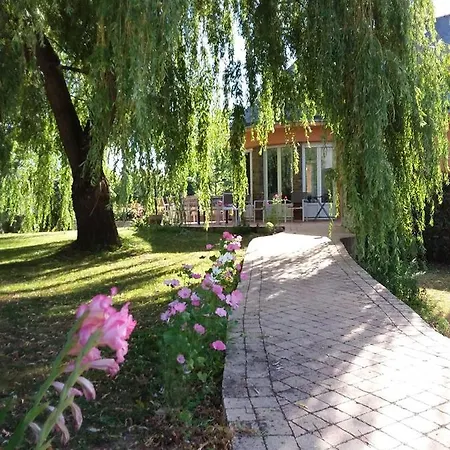 Chambres D'hotes Le Paon Du Jour * Malville
